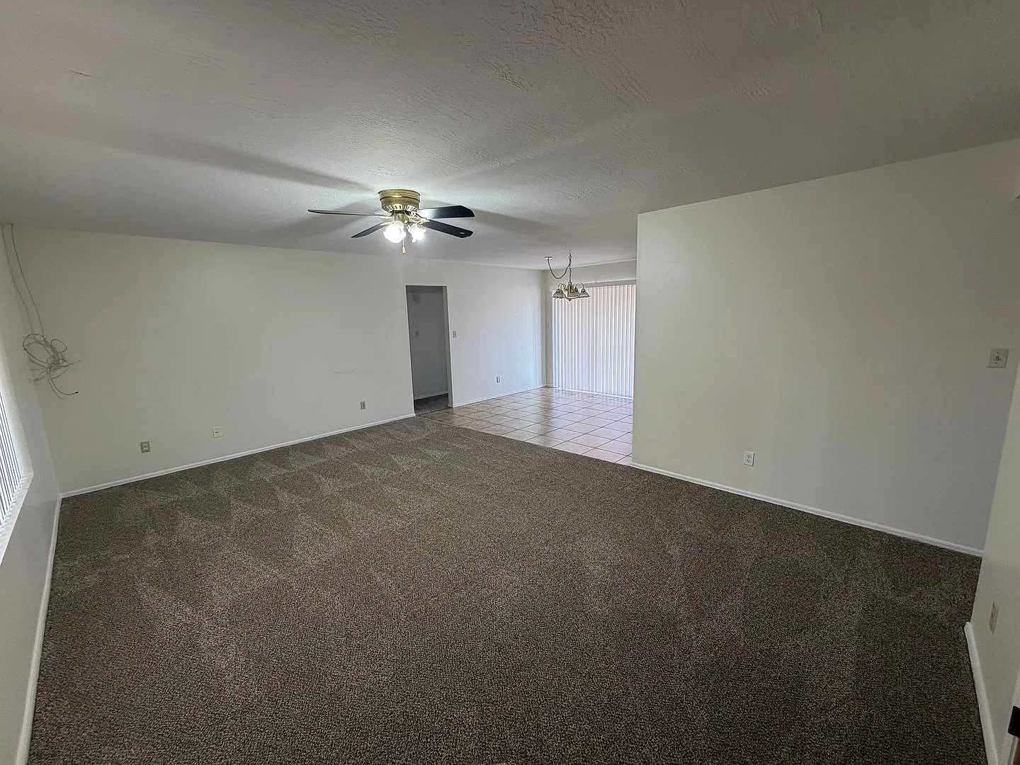Great 3 Bedroom 2 Bath home available for rent in the heart of Chandler! — Photo 4