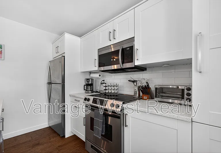 3859 Carrall Rd #3 — Photo 7