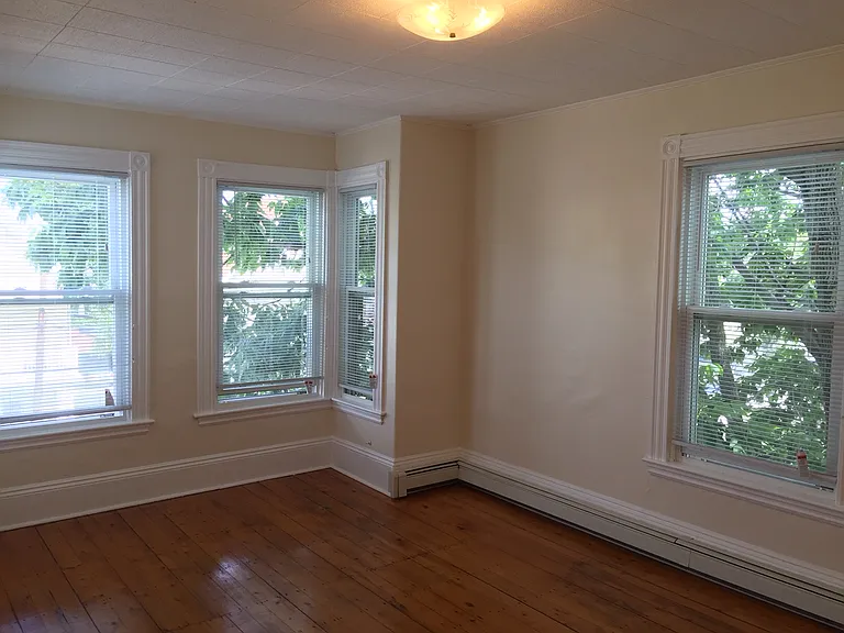 322 Beacon St #1B — Photo 2