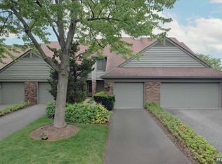 36 Meadowview Ct, Leonia, NJ 07605