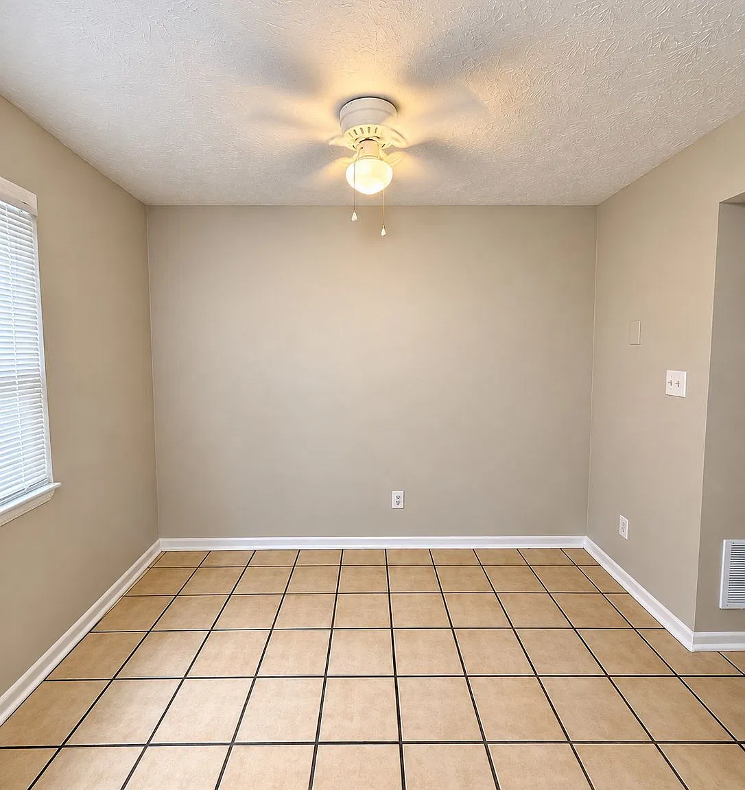 2 bed, 1.5 bath, $975 — Photo 4