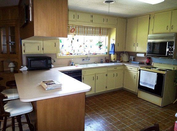 2nd image of 909 Evans Dr
