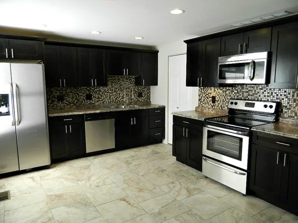 1402 Crown Point Ct, Dayton, OH 45434