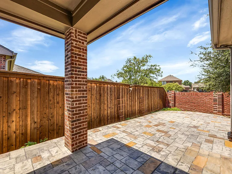 1721 Medina Ln — Photo 37