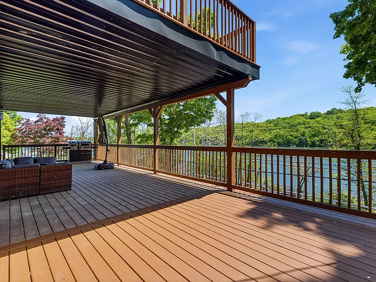548 Lakes Rd — Photo 9