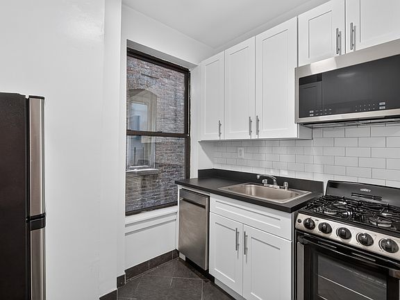 2nd image of 483 Amsterdam Ave APT 1