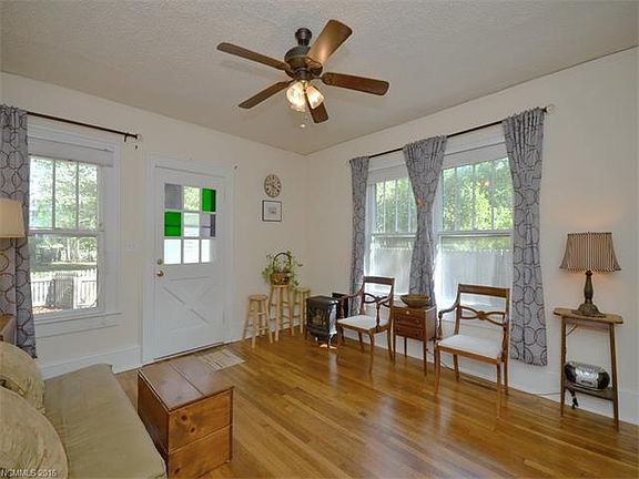3rd image of 415 Rose St