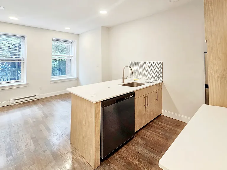 27 Garden St #6 — Photo 3
