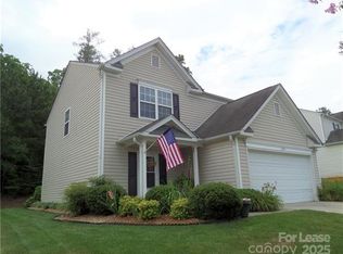 6528 Forest Cross Dr, Charlotte, NC 28216