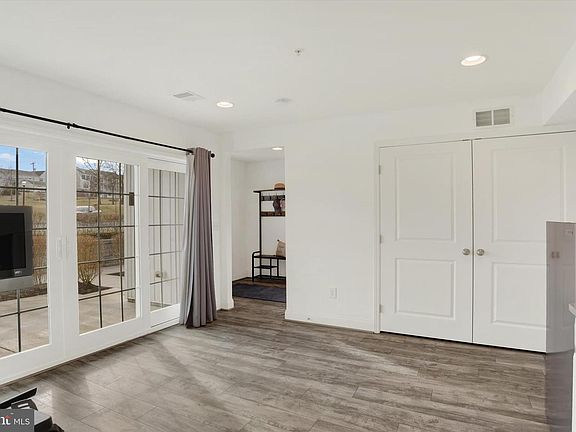 5th image of 3259 Mateer Ln