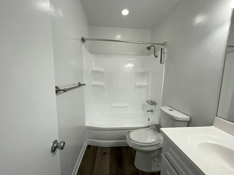 271 Parke St — Photo 15
