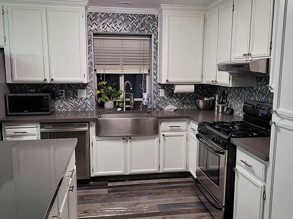 3rd image of 3500 Alabama Ct
