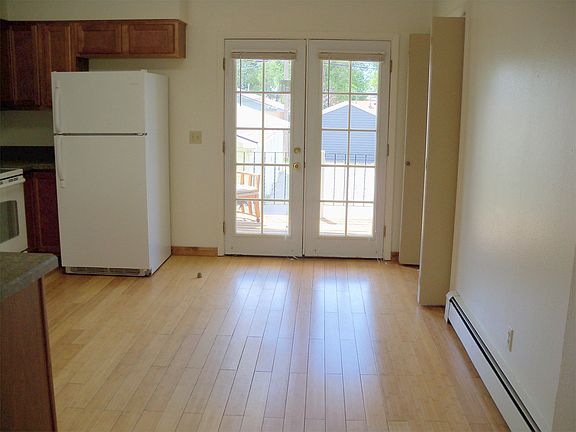 5th image of 1022 Howard Ave APT 4