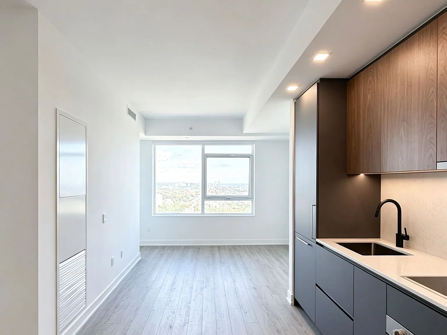 Burke Condos — Photo 3