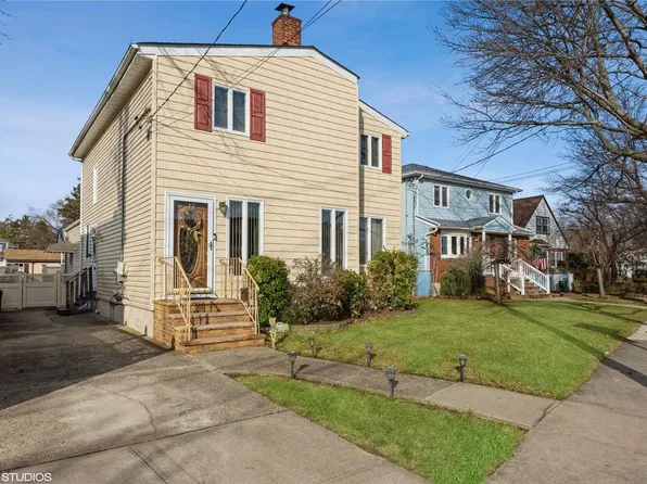 261-09 E Williston Avenue, Floral Park, NY 11001