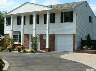 3 Steven Pl, Smithtown, NY 11787