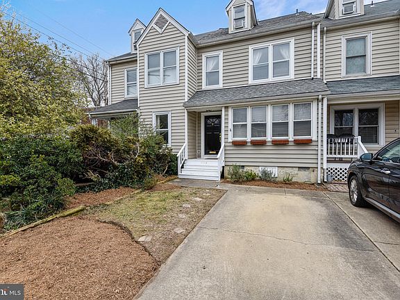 2nd image of 1316 Dewitt Ave