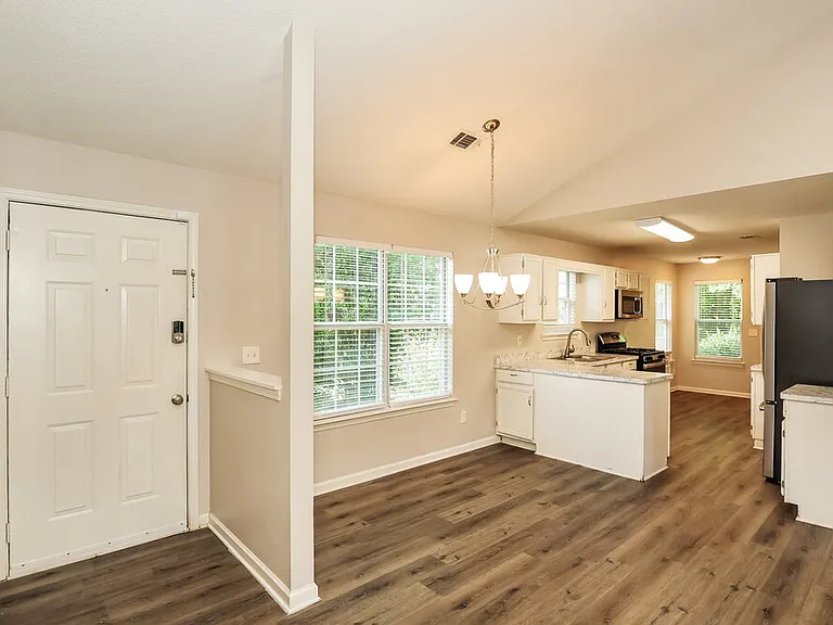 1310 Waterton Trl — Photo 5