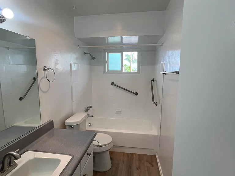 2611 E. Broadway — Photo 18