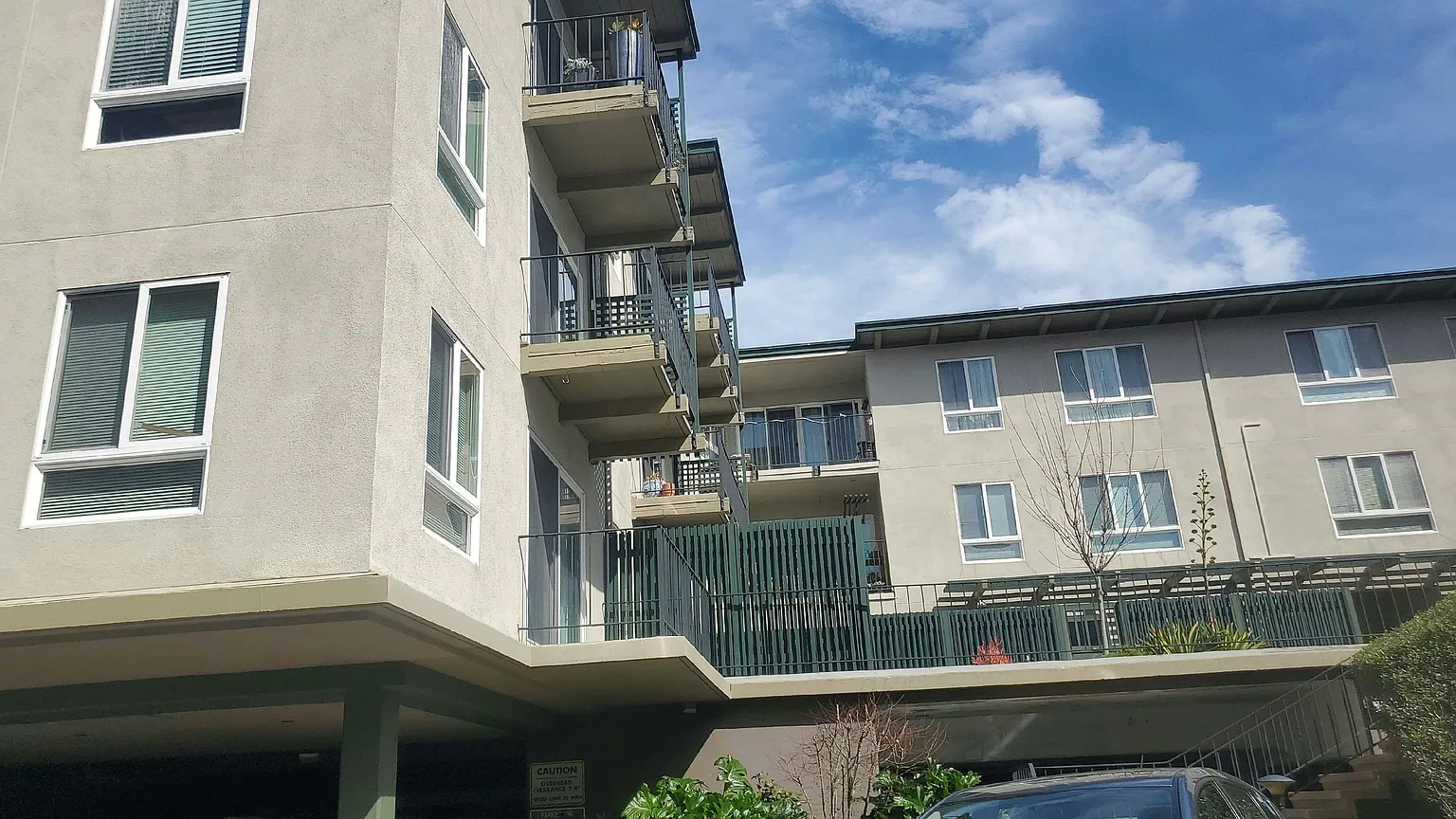 932 Peninsula Ave APT 210 photo 1