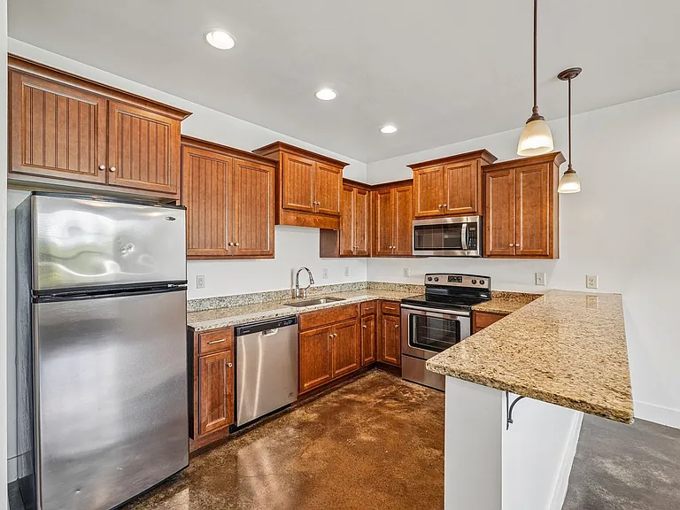 Beverly Townhomes — Photo 8