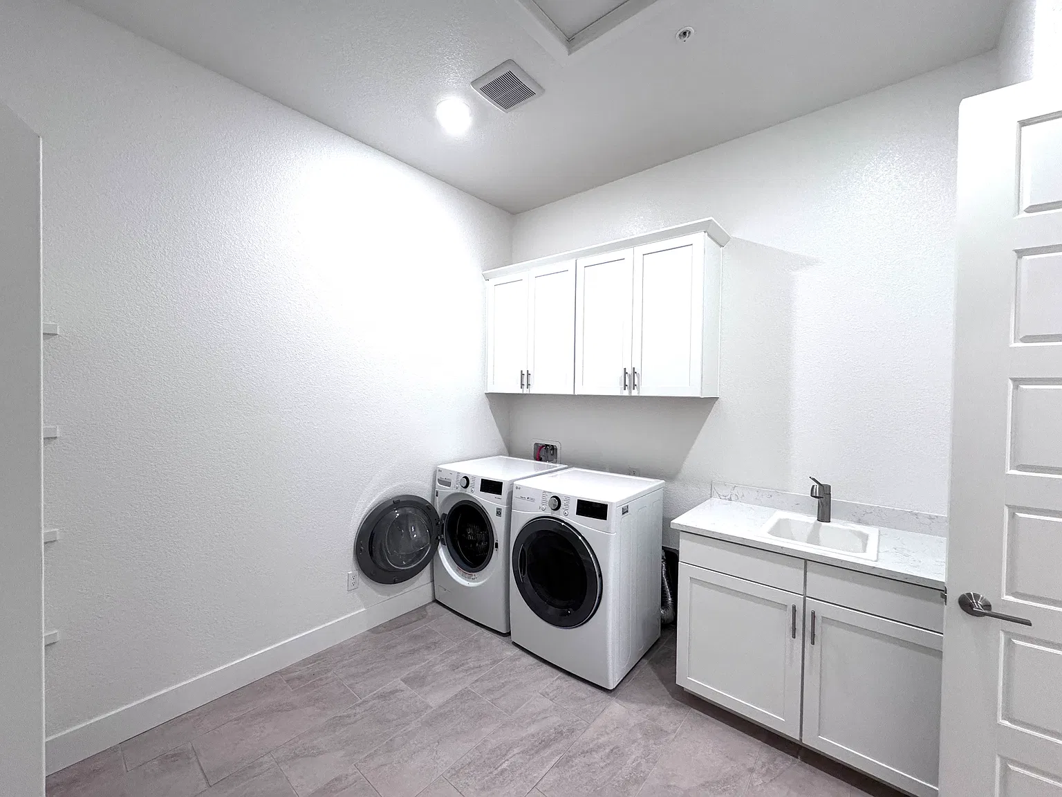 3 bed, 2614 sqft, $3,200 — Photo 4