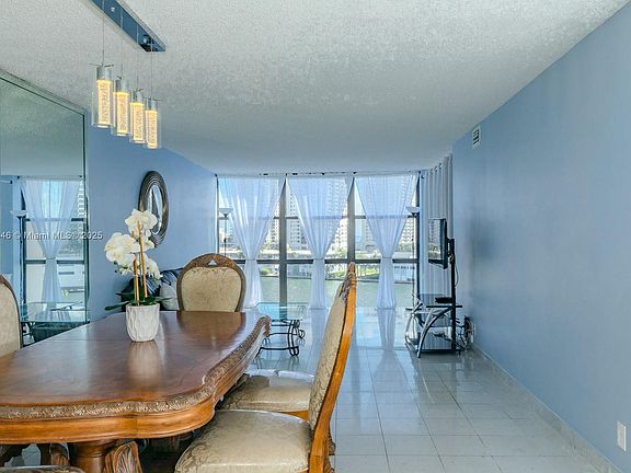 2nd image of 1000 Parkview Dr APT 702