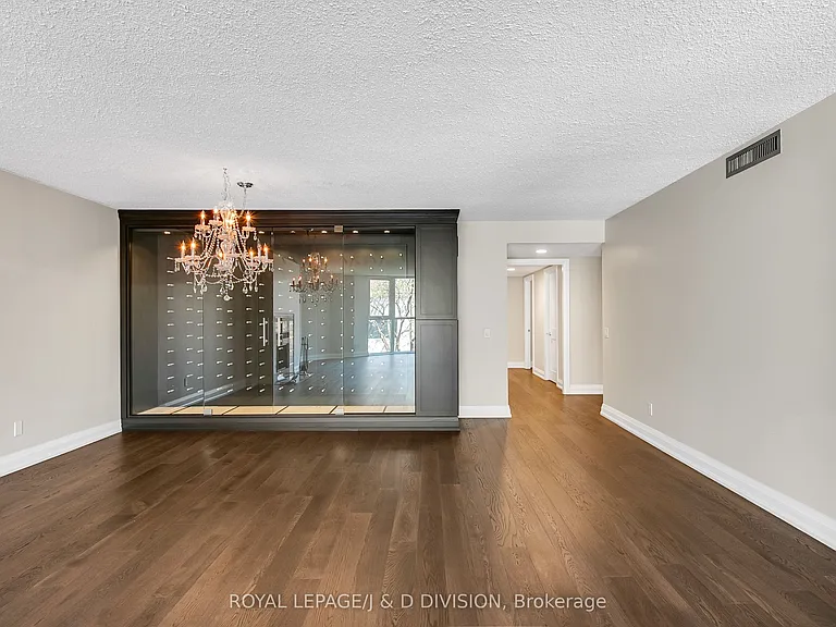 25 George St S #405 — Photo 11