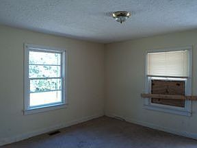3rd image of 10 Harvard Dr