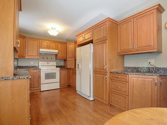5th image of 1923 E Crabtree Dr