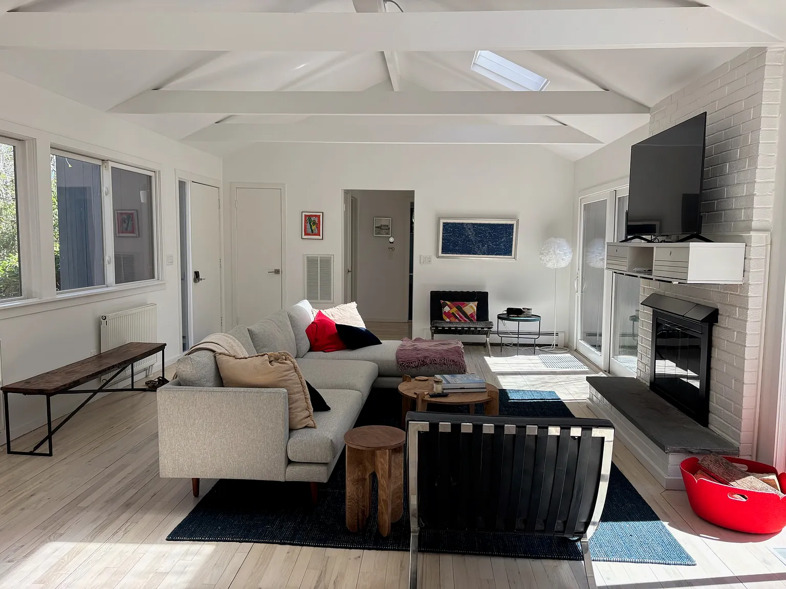 Private and Serene Home Close to Downtown — Photo 1