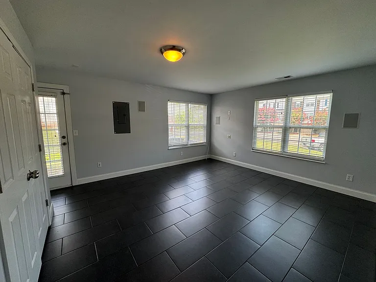 304 Rock Ridge Ln — Photo 4
