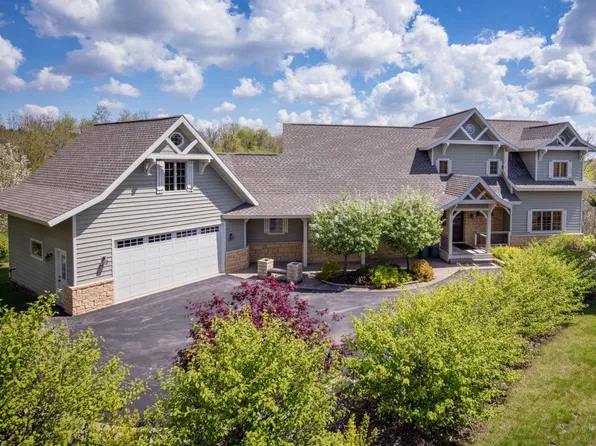 8 Trillium Ln, Galena, IL 61036
