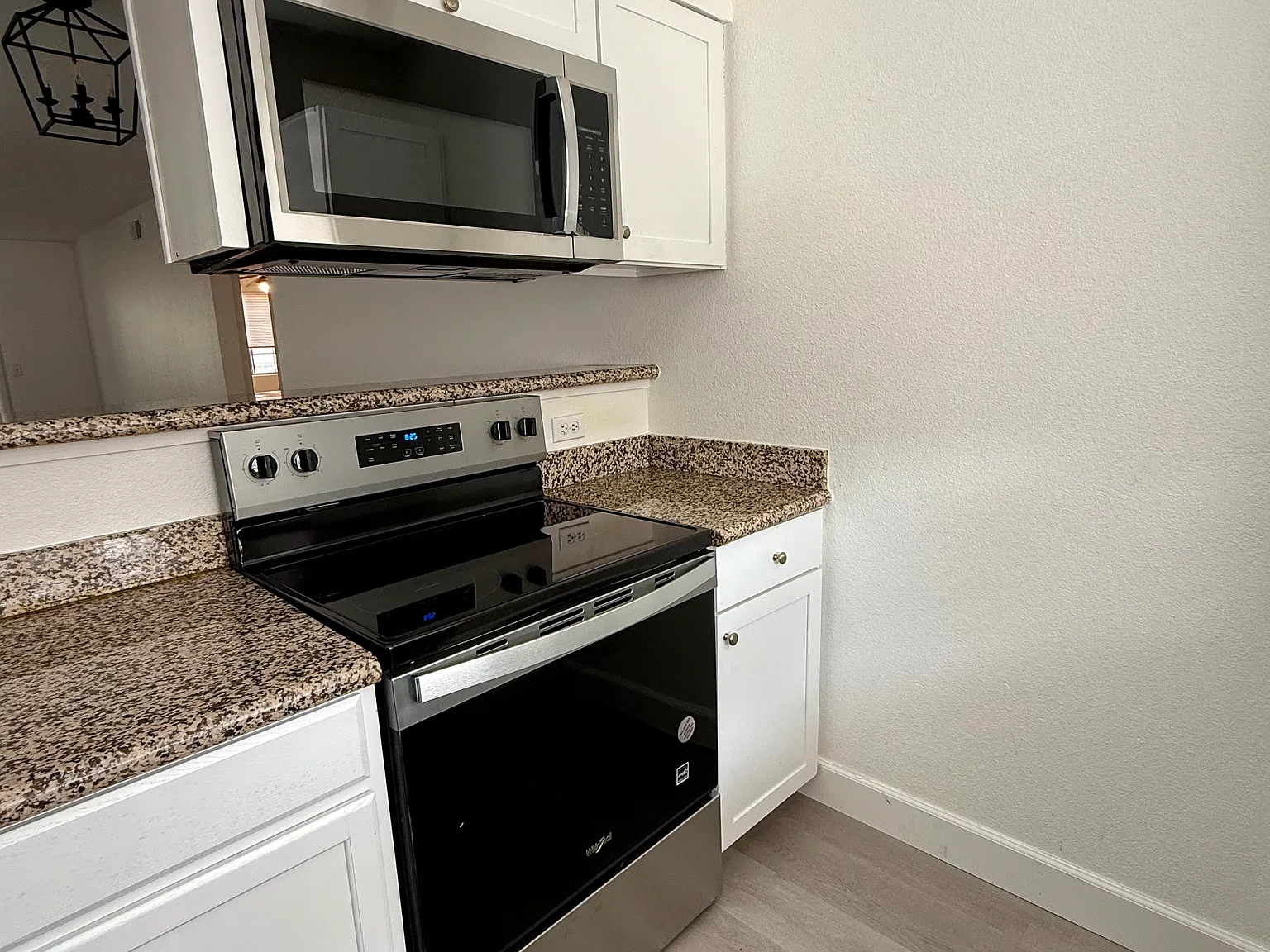2 bed, 950 sqft, $1,790 — Photo 2
