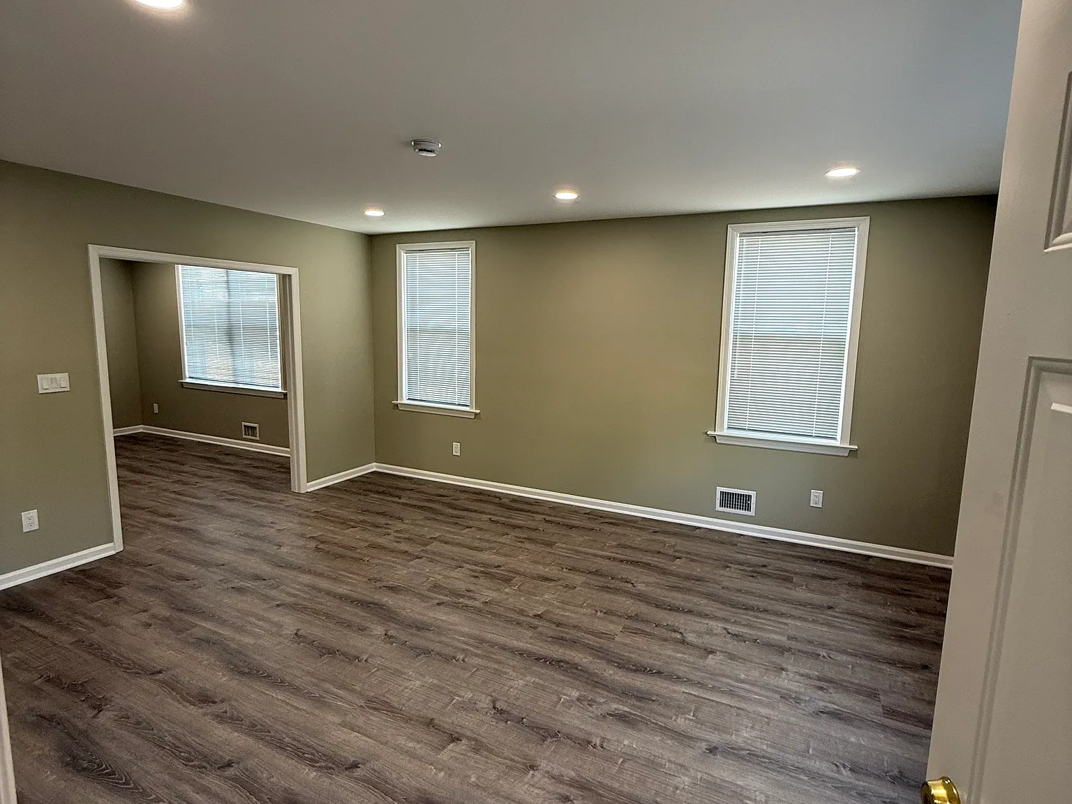 2 bed, 2200 sqft, $3,600 — Photo 3
