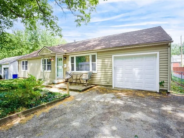 7616 W 65th St, Overland Park, KS 66202