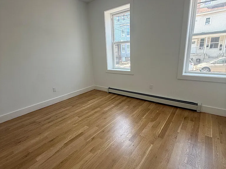 100 Ingraham Pl #1R — Photo 4