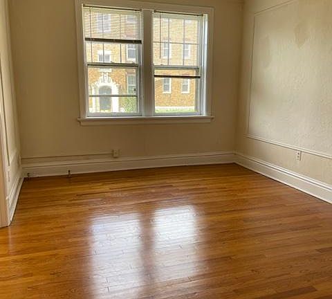 3rd image of 1024 Art Hill Pl APT 1W