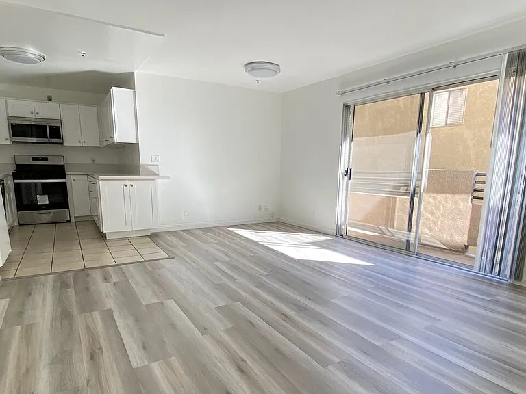 701 S Kingsley Dr #203 — Photo 6