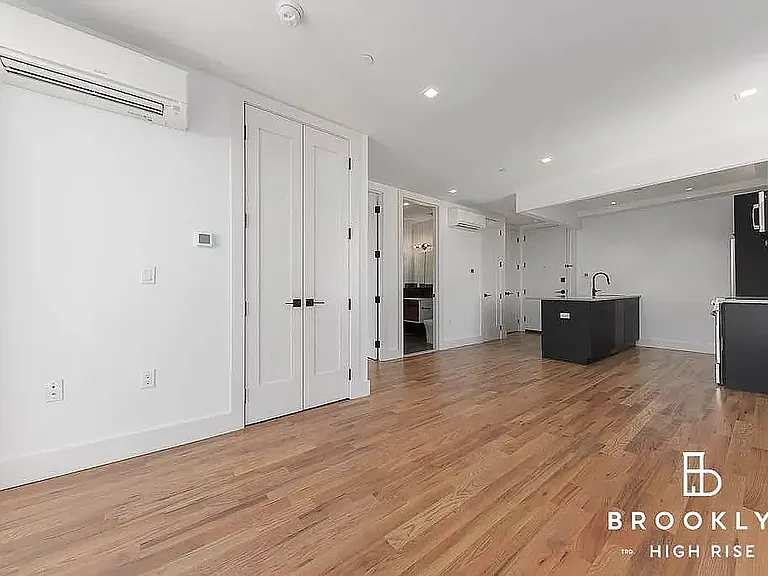 1010 Rogers Ave #5E — Photo 5
