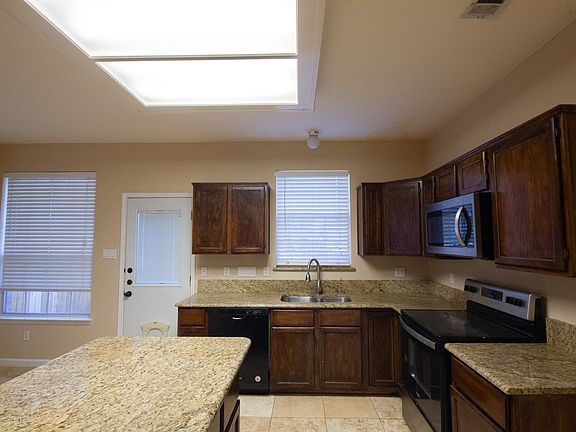 4th image of 781 Antoine Dr