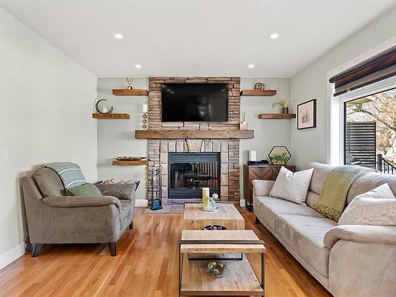 4th image of 49 SE Macewan Ridge Close NW