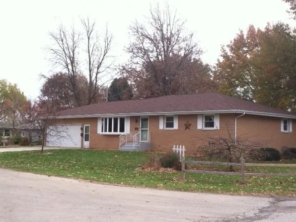 304 Pine St, Geneseo, IL 61254