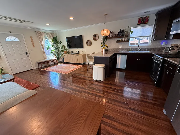 1608 Cedar Ave — Photo 6