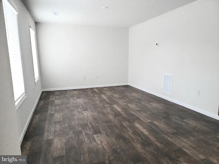 2 Skip Ln — Photo 20