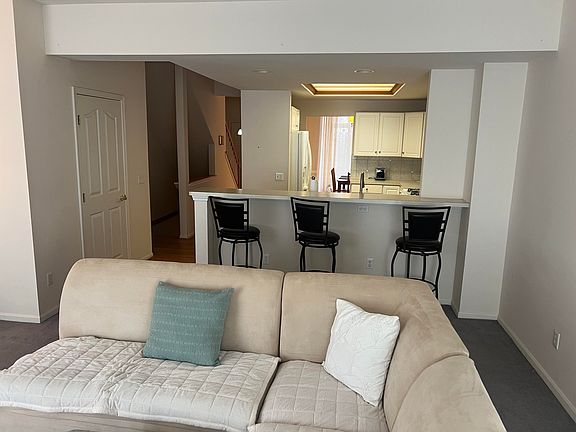 5th image of 998 Catherine St