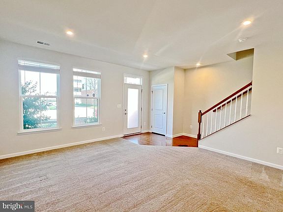 3rd image of 43479 Apple Orchard Sq
