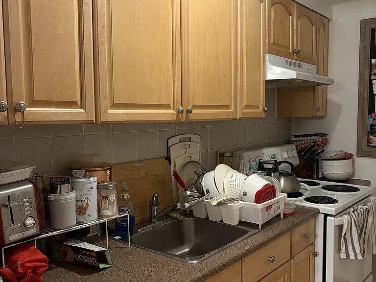 280 Armstrong St #6 — Photo 2
