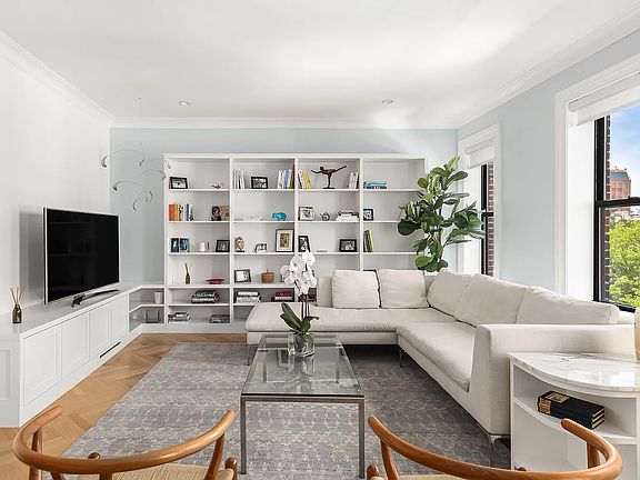 2nd image of 295 W 11th St APT 5C