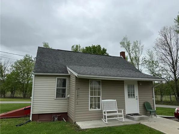 802 8th St, Mather, PA 15346